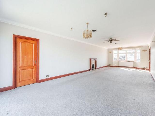 5 bedroom detached house to rent