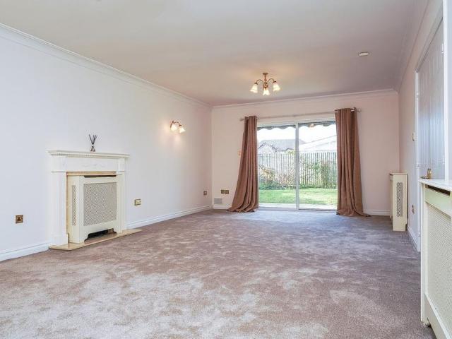 5 bedroom detached house to rent