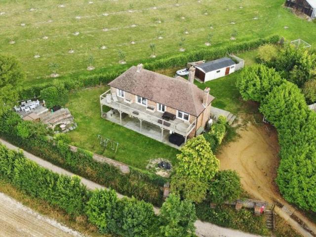 5 bedroom detached house to rent