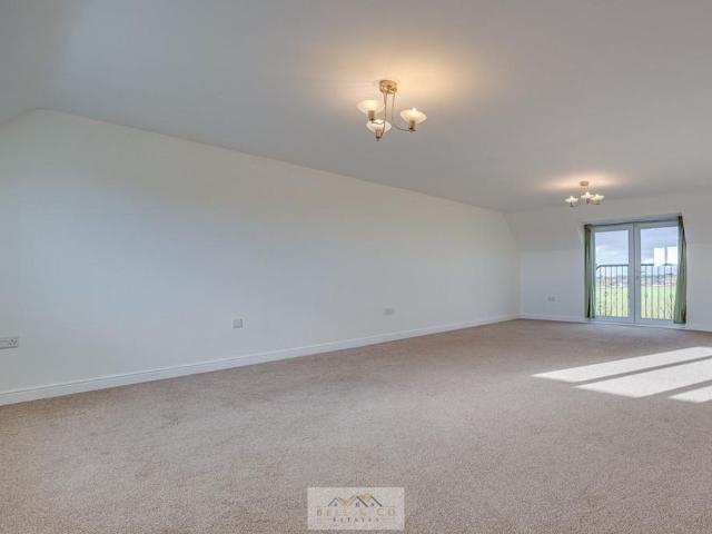 5 bedroom detached house to rent
