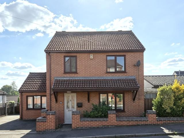 5 bedroom detached house to rent