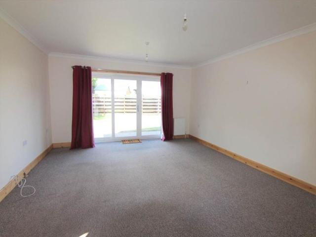5 bedroom detached house to rent