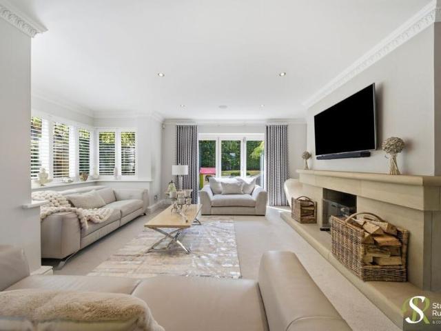 5 bedroom detached house to rent