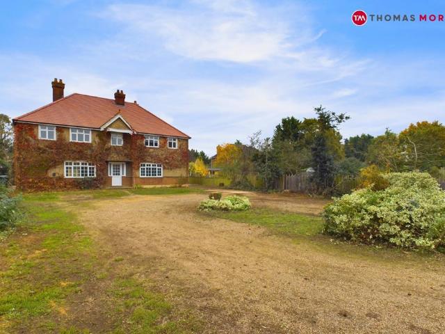 5 bedroom detached house to rent