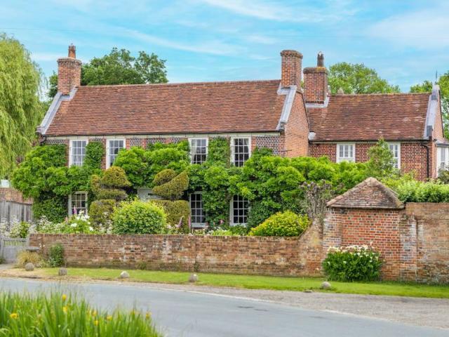 5 bedroom detached house to rent