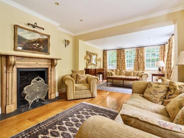 5 bedroom detached house to rent