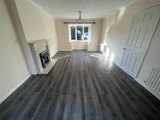 5 bedroom detached house to rent
