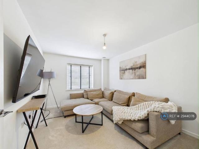 5 bedroom detached house to rent