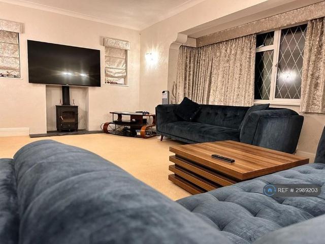 5 bedroom detached house to rent