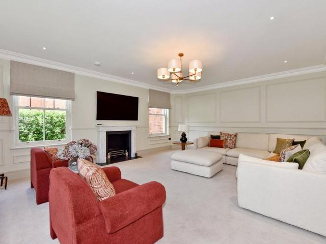 5 bedroom detached house to rent