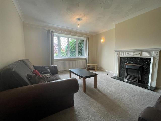 5 bedroom detached house to rent