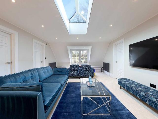 5 bedroom detached house to rent