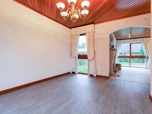 5 bedroom detached house to rent