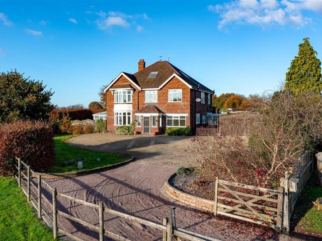 5 bedroom detached house to rent