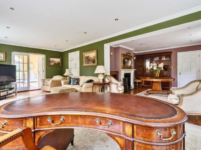 5 bedroom detached house to rent