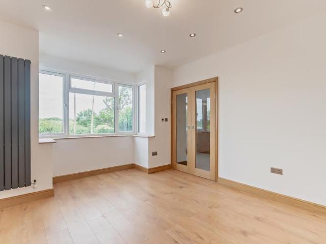 5 bedroom detached house to rent