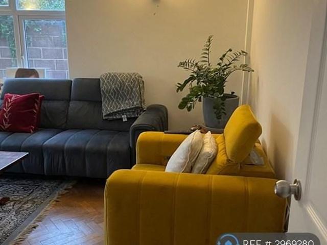 5 bedroom detached house to rent