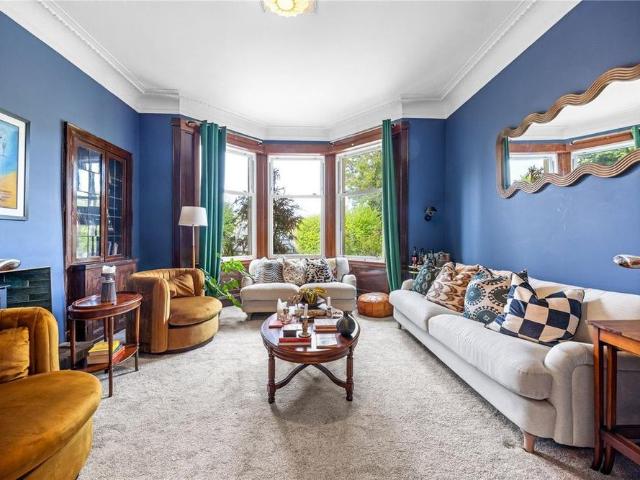 5 bedroom detached house to rent