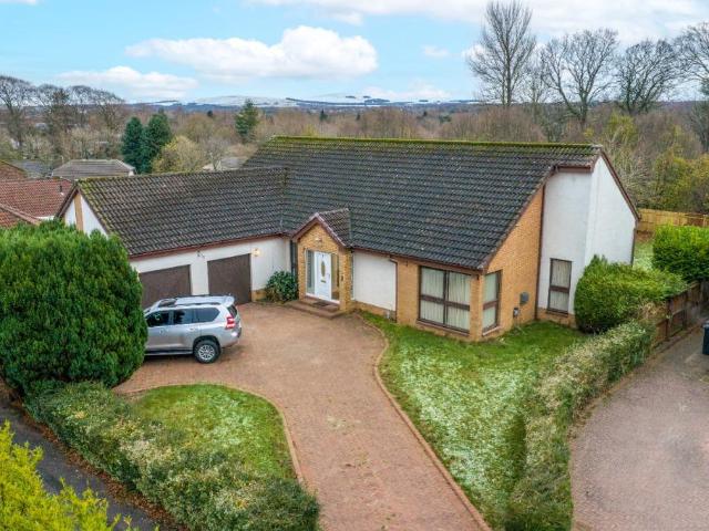 5 bedroom detached house to rent
