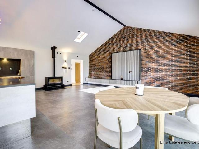 5 bedroom detached house to rent