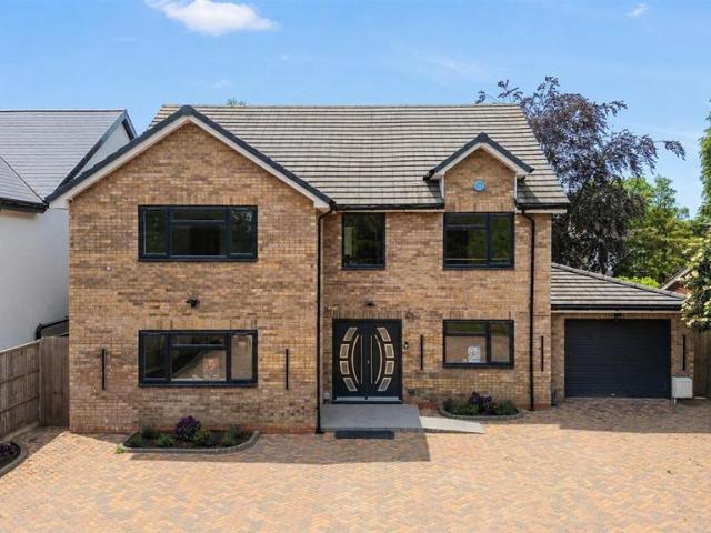 5 bedroom detached house to rent