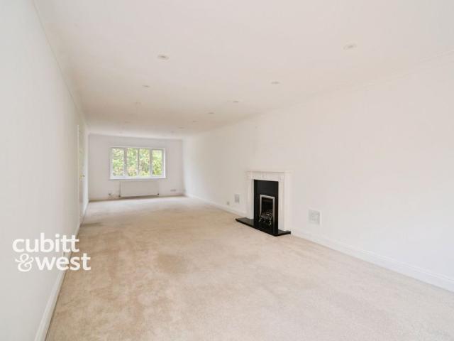 5 bedroom detached house to rent