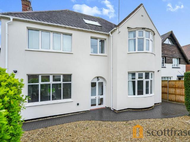 5 bedroom detached house to rent
