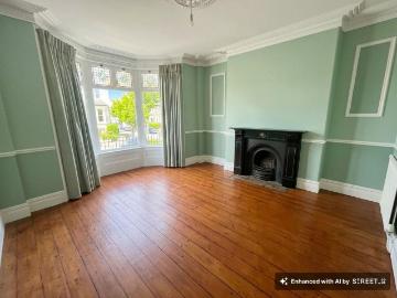 5 bedroom detached house to rent