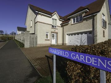 5 bedroom detached house to rent