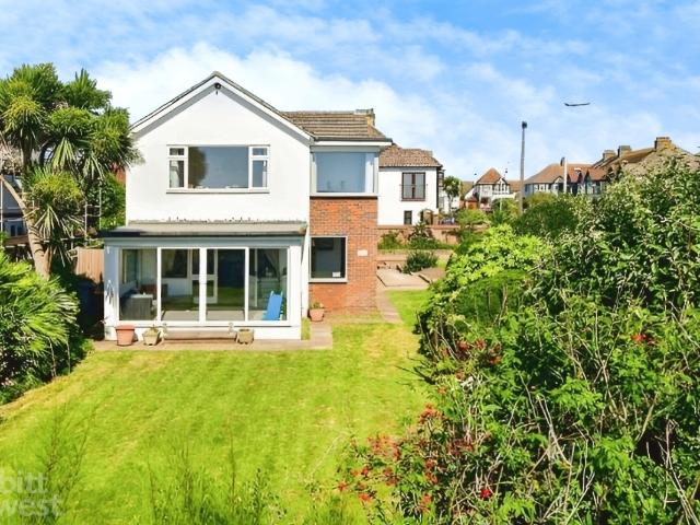 5 bedroom detached house to rent