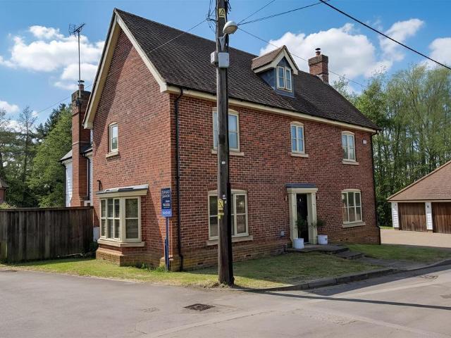 5 bedroom detached house to rent