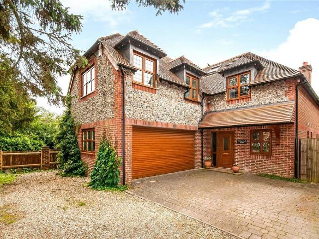 5 bedroom detached house to rent