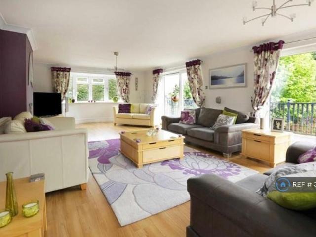 5 bedroom detached house to rent