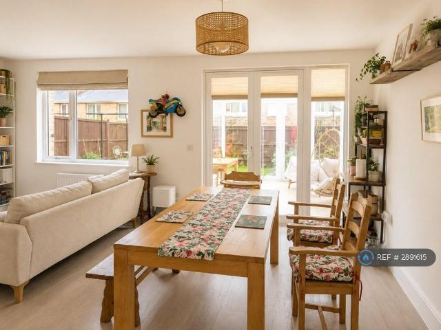 5 bedroom detached house to rent
