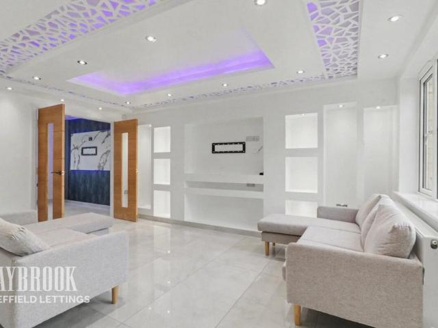 5 bedroom detached house to rent