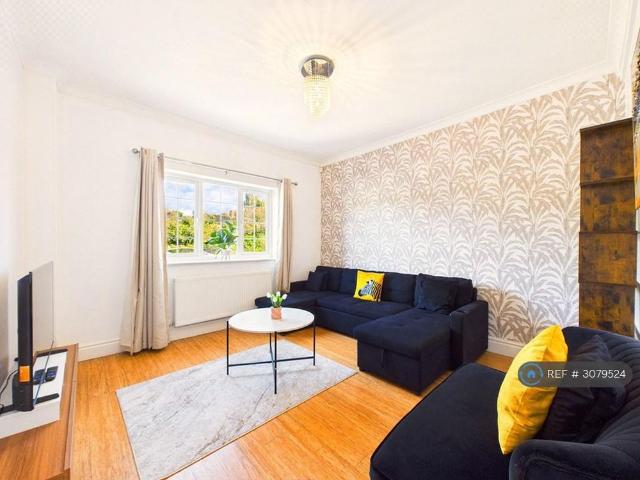 5 bedroom detached house to rent