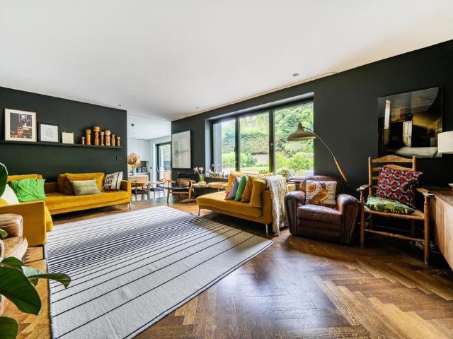 5 bedroom detached house to rent