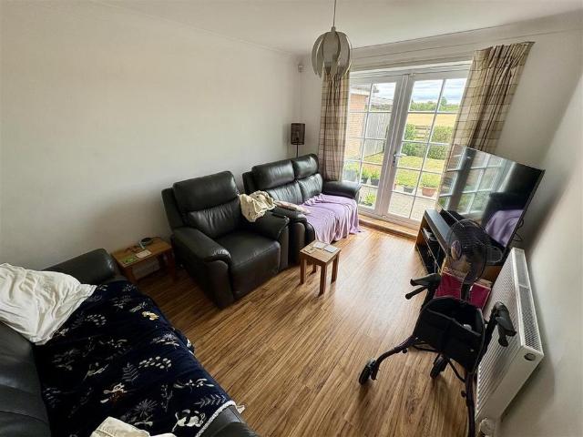 5 bedroom detached house to rent