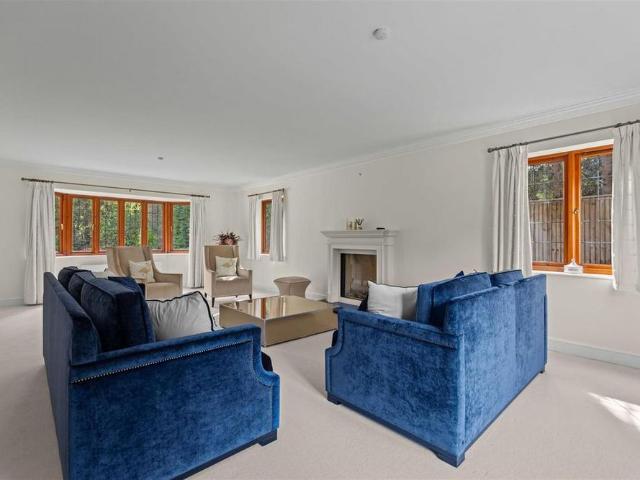 5 bedroom detached house to rent