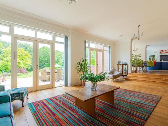 5 bedroom detached house to rent