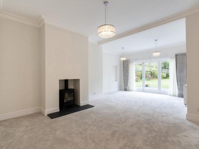 5 bedroom detached house to rent