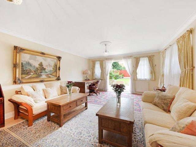 5 bedroom detached house to rent