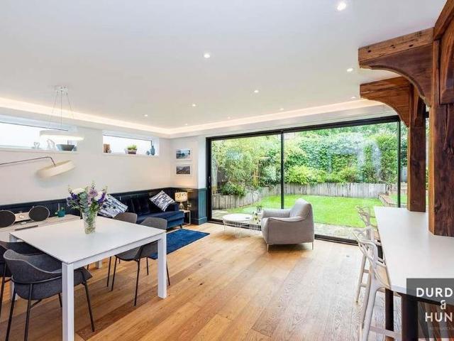 5 bedroom detached house to rent