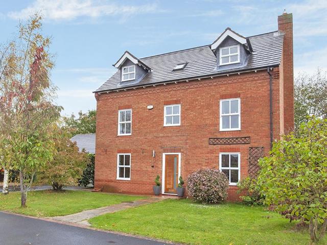 5 bedroom detached house to rent