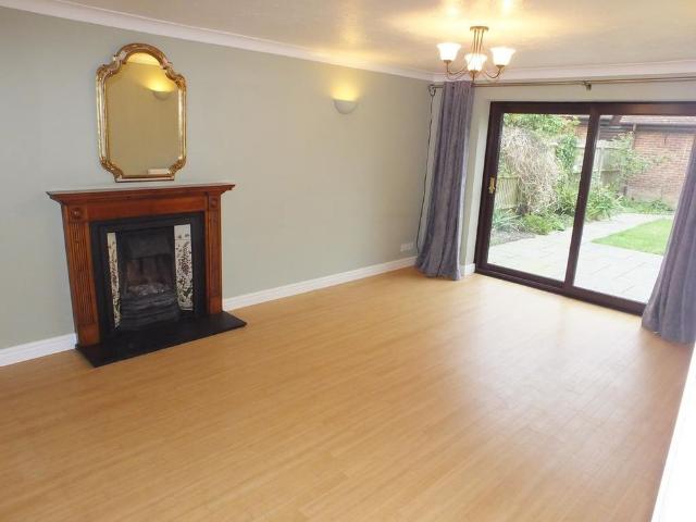 5 bedroom detached house to rent