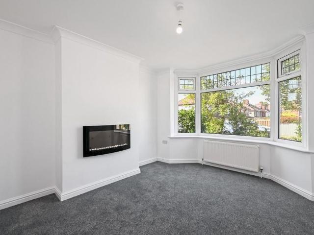 5 bedroom detached house to rent