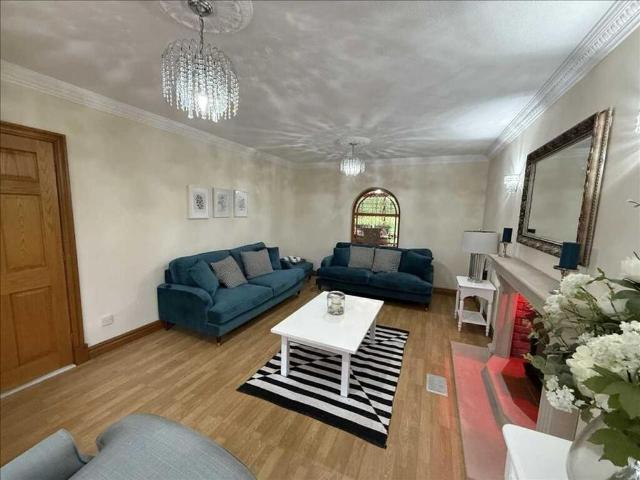 5 bedroom detached house to rent