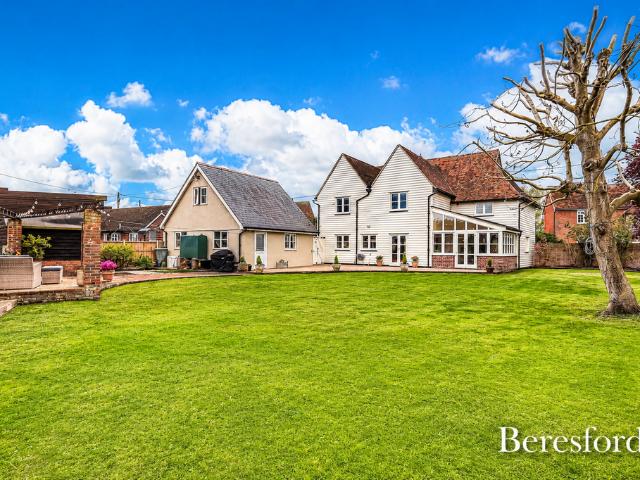 5 bedroom detached house to rent