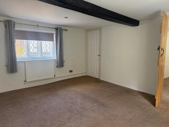 5 bedroom detached house to rent