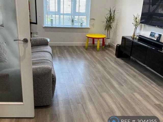 5 bedroom detached house to rent